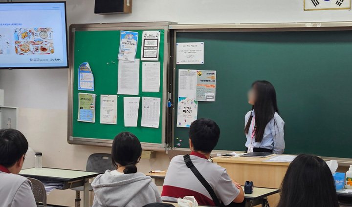 학과 멘토링 수업을 집중해서 듣고 있는 학생들의 모습이다. 진로에 대한 고민을 거치는 학생뿐 아니라, 고교학점제를 통해 진로를 뚜렷하게 설정한 학생도 만나볼 수 있었다.