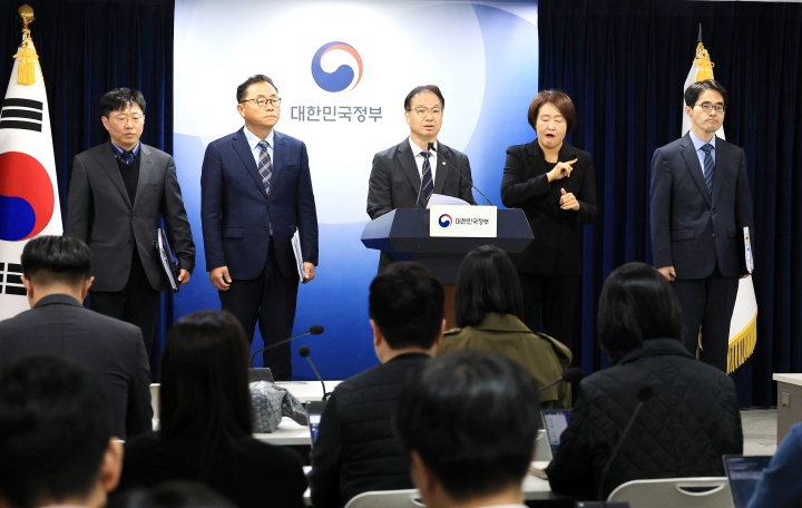김영수 국무조정실 국무1차장이 23일 서울 종로구 정부서울청사에서 이태원 참사 합동감사 결과 브리핑을 하고 있다.(ⓒ뉴스1, 무단 전재-재배포 금지)