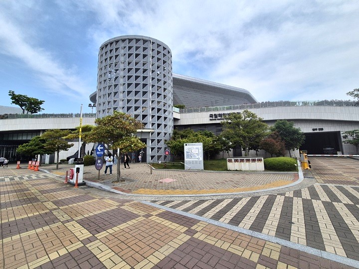 해양도시 부산의 대표적인 문화기관, 국립해양박물관.