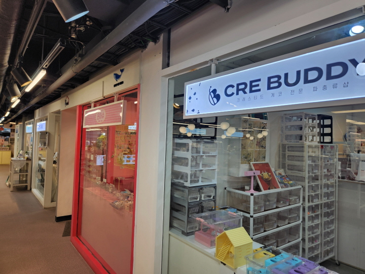 경동시장청년몰에는 식사, 디저트를 먹거나, 방문객이 원한다면 직접 체험할 수 있는 공간도 있다.