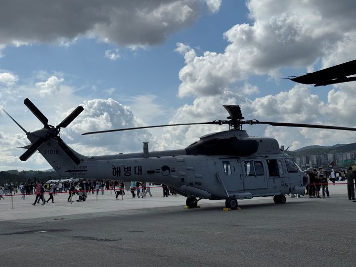 전시되어있는 해병대의 헬기. 개인적으로 2023년보다 전시 기종이 대폭 축소된 것 같아 아쉬움이 컸다.