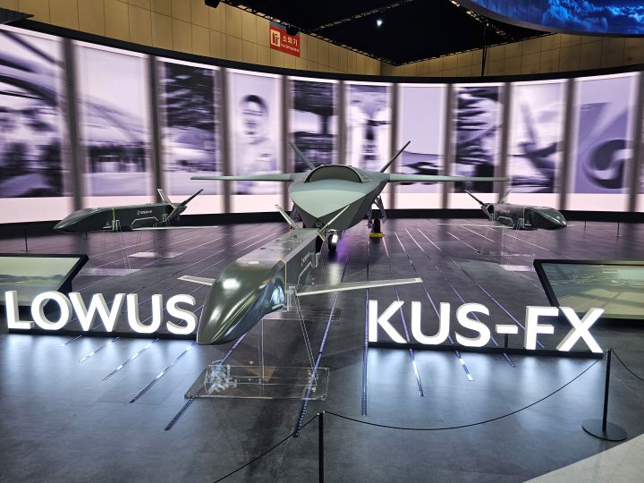 무인전투기와 전투 체계 시스템에 관심이 많은 나는 대한항공과 한국항공우주의 전시관에서 많은 시간을 보냈다. 대한민국을 지키는 강력한 힘은 우수한 방위산업 기술에서 나온다는 것을 다시 체감할 수 있었다.