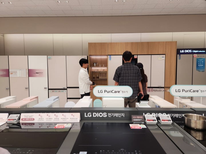 지금 에너지소비효율 1등급 가전제품을 구매하면 일석삼조의 효과가 있다. 10% 환급으로 구매비용, 월 전기요금, 에너지를 절감할 수 있다.