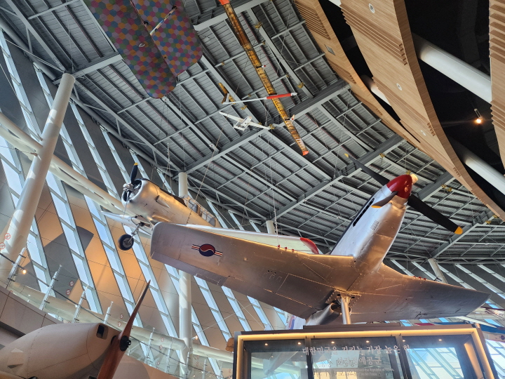 국립항공박물관 내부 비행기 전시 사진. (사진 출처=본인 촬영)