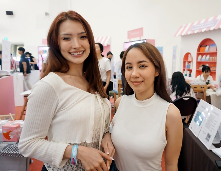 콜롬비아에서 온 라우라와 친구.