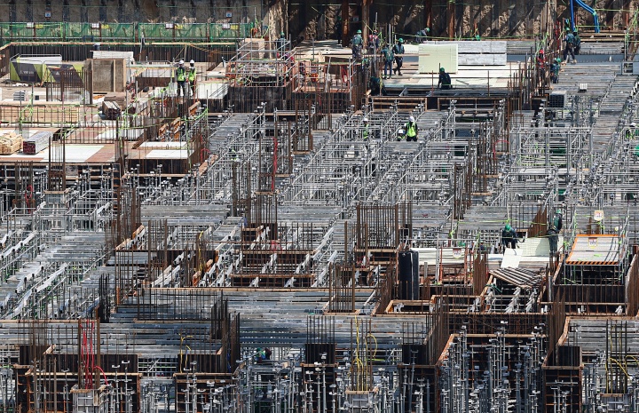 서울 시내 한 아파트 건설현장에서 노동자들이 작업하는 모습. 2025.6.23. (ⓒ뉴스1, 무단 전재-재배포 금지)