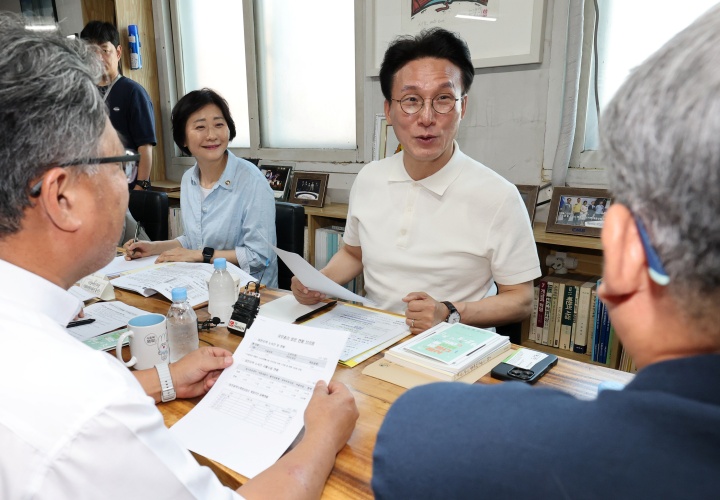 김민석 국무총리가 9일 오전 대전 동구에서 여름철 취약계층 현장 점검을 하고 있다. 사진은 기사내용과 관련 없음. 2025.7.9. (ⓒ뉴스1, 무단 전재-재배포 금지)