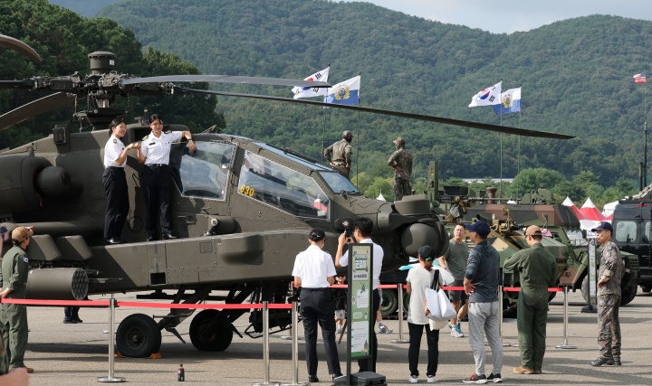 '2025 계룡군문화축제·지상군페스티벌'이 방문자들로 북적이고 있는 모습.(ⓒ뉴스1, 무단 전재-재배포 금지)
