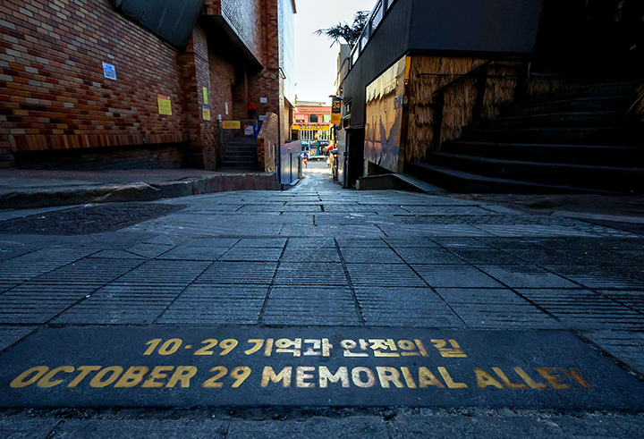 10.29 이태원 참사 3주기를 하루 앞둔 28일 서울 용산구 이태원참사 골목. 2025.10.28 2025.10.28 (ⓒ뉴스1, 무단 전재-재배포 금지)