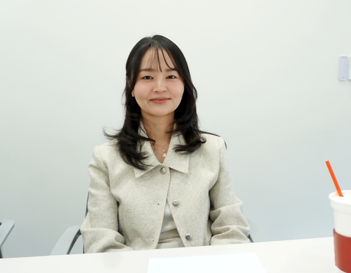 인터뷰하는 박솔지 프로.