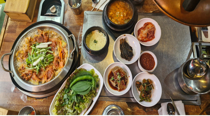 착한가격업소 탐라도야지의 9000원 차림 상.