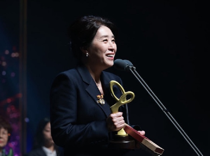 김미경 배우