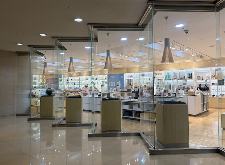 한류 문화의 확산으로 명성을 얻기도 한 국립중앙박물관 기념품점.