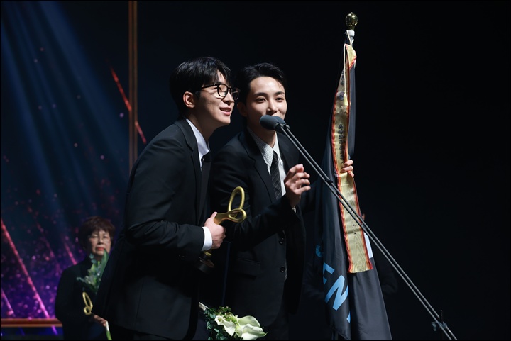 가수 세븐틴(정한, 원우)