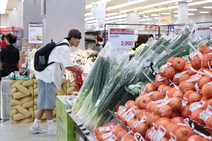 서울 시내 한 대형마트에서 시민들이 장을 보고 있다. 2025.6.15. (ⓒ뉴스1, 무단 전재-재배포 금지)