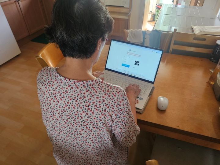 신청에 어려움을 겪는 부모님을 위해 오랜만에 집을 찾아 신청을 도와드렸다. 나의 도움을 받아 직접 신청을 마친 부모님 모두 흡족해하셨다.