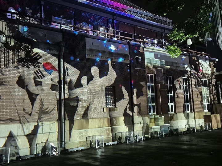 미디어아트로 표현된 대한독립만세.