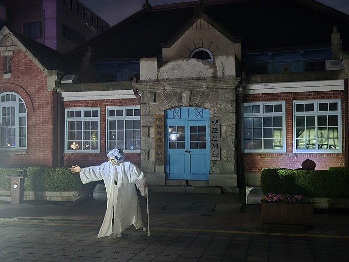 동백 할아버지의 군산내항 아픈 역사 이야기.