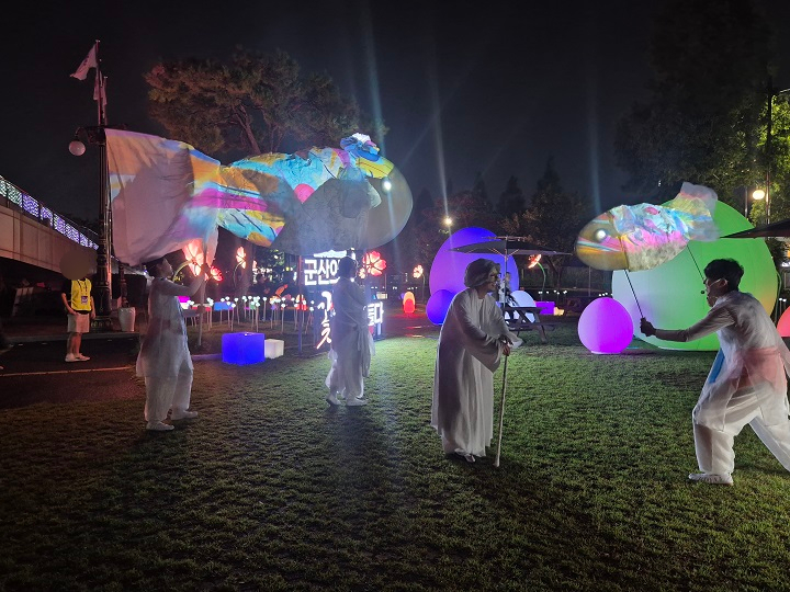 한 편의 서사가 펼쳐지는 명화 극장.