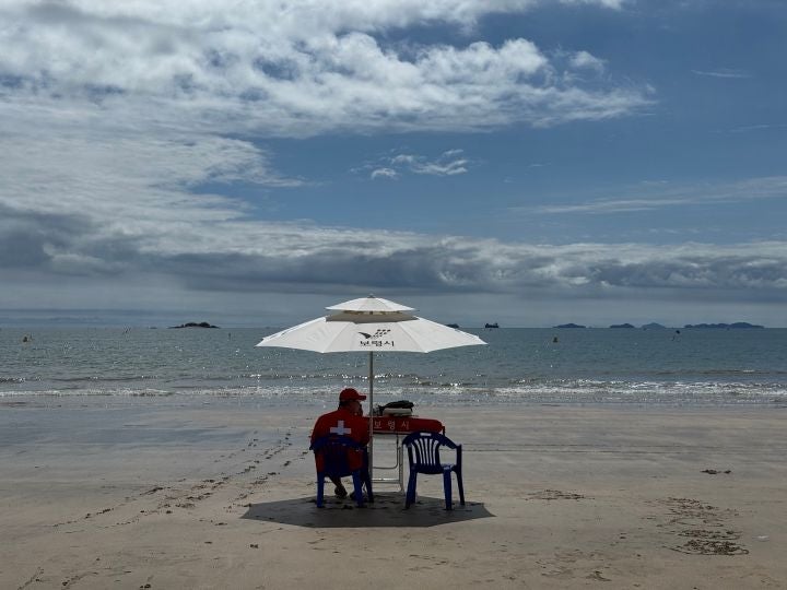 대천해수욕장의 안전을 지키고 있는 안전요원의 모습. 안전히 물놀이하고 안전요원의 지시에 따라야 한다.