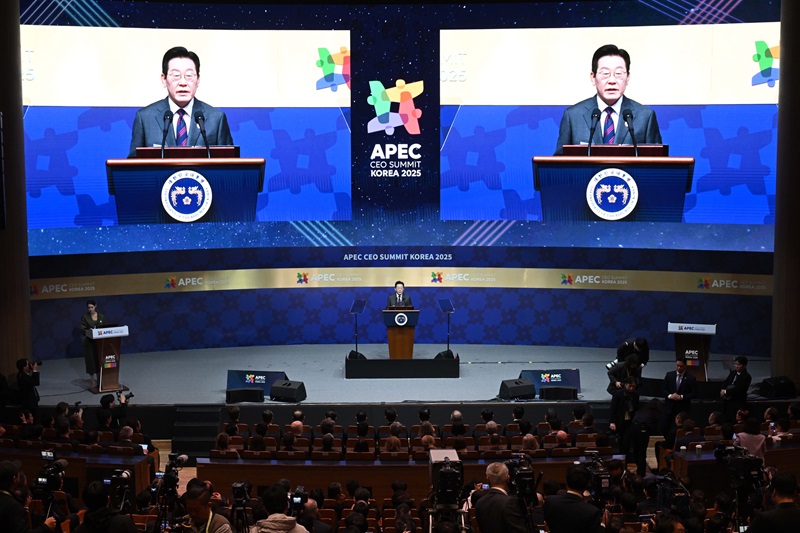 이재명 대통령이 29일 경북 경주예술의전당에서 열린 'APEC CEO(최고경영자) 서밋' 개회식에서 특별연설을 하고 있다. 2025.10.29 [공동취재](사진=저작권자(c) 연합뉴스, 무단 전재-재배포 금지)