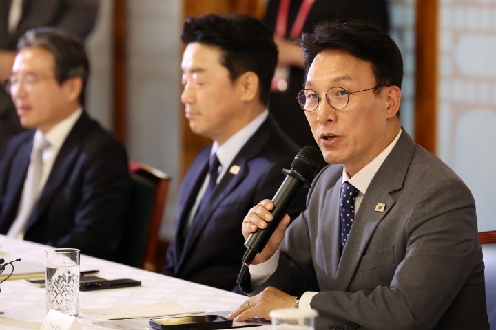 김민석 국무총리가 6일 오후 서울 종로구 삼청동 국무총리 공관에서 열린 이재명 정부 첫 고위당정협의회에서 발언하고 있다.2025.7.6. (ⓒ뉴스1, 무단 전재-재배포 금지)