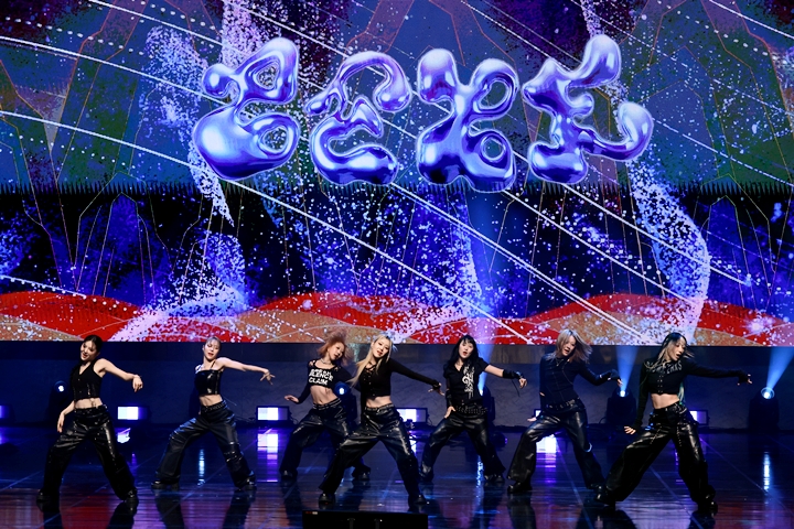 문화체육관광부 장관 표창을 받은 안무팀 베베의 공연.