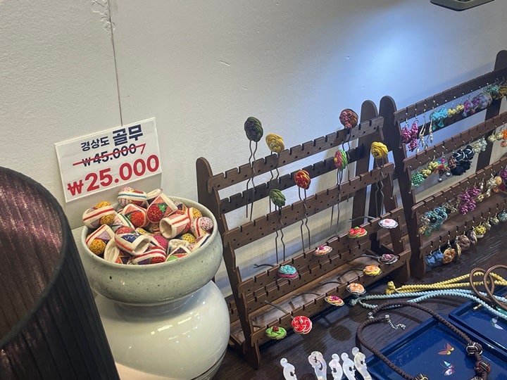 현장에서 정가보다 더 저렴하게 판매하는 브랜드도 있었다.