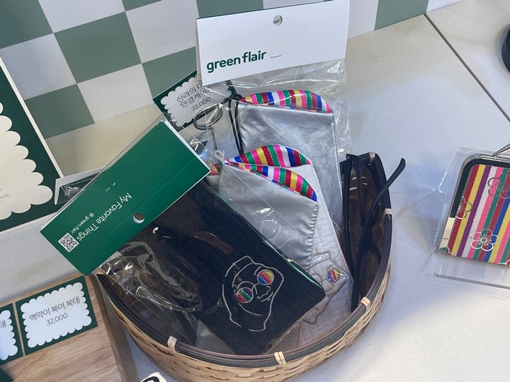 신라의 미소 안경집.