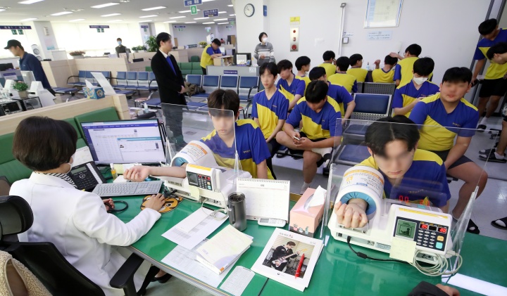 부산 수영구 부산울산지방병무청에서 병역판정검사가 이뤄지고 있다.(ⓒ뉴스1, 무단 전재-재배포 금지)