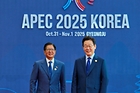 이재명 대통령이 31일 경북 경주화백컨벤션센터(HICO)에서 열린 2025 아시아태평양경제협력체(APEC) 정상회의에서 페르디난드 마르코스 필리핀 대통령을 맞이하고 있다.(ⓒ뉴스1, 대통령실 제공, 무단 전재-재배포 금지)