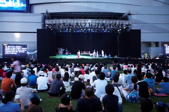 문화 공연 예시 이미지.