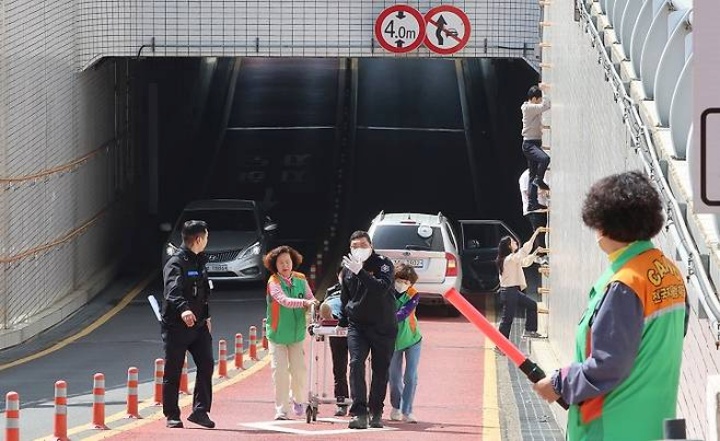 지난 4월 24일 부산 부산진구 당감지하차도에서 풍수해 대비 지하차도 유관기관 합동 훈련이 진행되고 있다.(사진=저작권자(c) 연합뉴스, 무단 전재-재배포 금지)