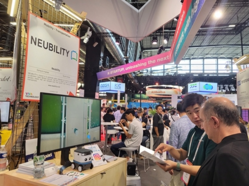 중소벤처기업부는 11일부터 14일까지(현지시간) 프랑스 파리에서 열리는 '비바테크놀로지(VIVA Technology) 2025'에 K-스타트업 사절단을 파견한다고 11일 밝혔다. 사진은 지난 2023년 열린 '비바 테크놀로지 2023' 현장.(사진=저작권자(c) 연합뉴스, 무단 전재-재배포 금지)