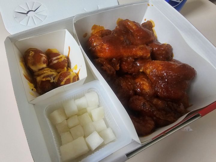 평소보다 조금 더 저렴하게 즐길 수 있었던 배달 음식. 치킨과 함께하는 저녁이야말로 그랜드 페스티벌의 완성이 아닐까?