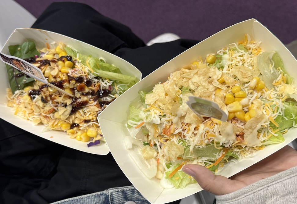 부스에서 받은 음식 사진.