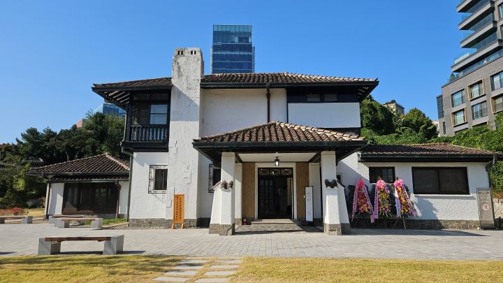 구 조선저축은행 중역사택 외관. 근대 주거 양식의 상징.