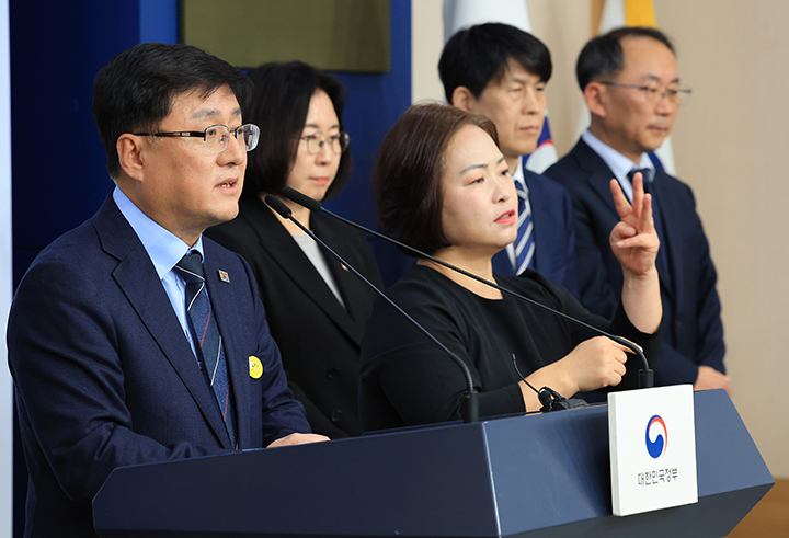 김성환 기후에너지환경부 장관이 2035 국가온실가스 감축목표 및 제4차 계획기간 배출권 할당계획을 발표하고 있다. 2025.11.10 (ⓒ뉴스1, 무단 전재-재배포 금지)