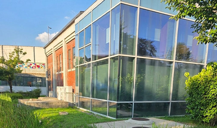 채광이 들 때의 정수장의 모습이다. 젊은 세대도 거부감 없이 즐길 수 있는 특유의 감성적인 분위기가 인상적이다. 실제로 우리 학교 동기들이 하교 후 자주 방문하는 장소이기도 하다.