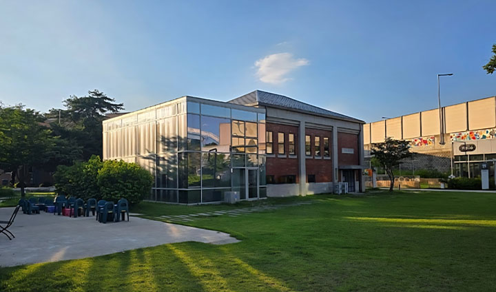 조치원 공공디자인 거점, 조치원 정수장의 모습을 멀리서 담았다.