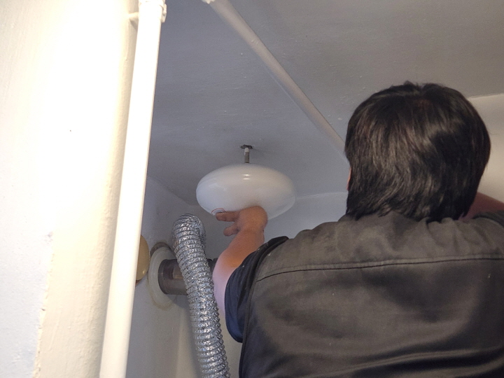 자동 확산 소화기의 경우 업체 직원이 방문해서 직접 교체해 줬다.