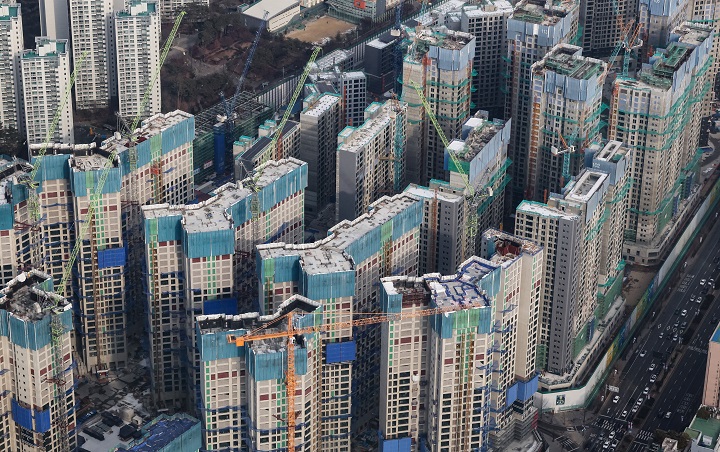 사진은 25일 서울 시내 아파트 신축 현장 모습. 2024.12.25(저작권자(c) 연합뉴스, 무단 전재-재배포 금지)