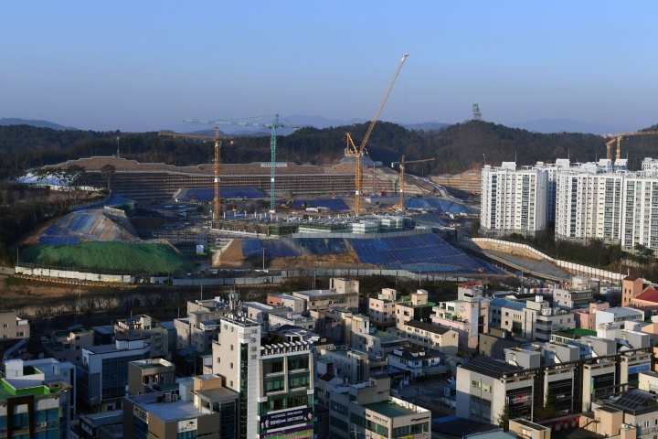 경북 포항시 남구 대잠동 일원에서 대규모 아파트 공사가 한창이다. 2025.1.2. (ⓒ뉴스1, 무단 전재-재배포 금지)