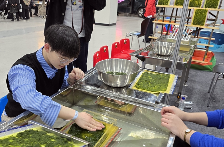 감태는 간단하게 만들 수 있었다. 마르기까지 몇 시간이 소요된단다.