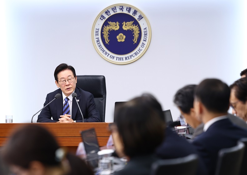 이재명 대통령이 13일 용산 대통령실에서 열린 수석보좌관회의에서 발언하고 있다. 2025.11.13(사진=저작권자(c) 연합뉴스, 무단 전재-재배포 금지)