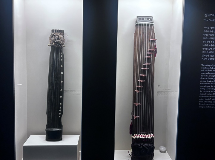 천 년이 넘는 역사를 지닌 우리나라의 전통 현악기.