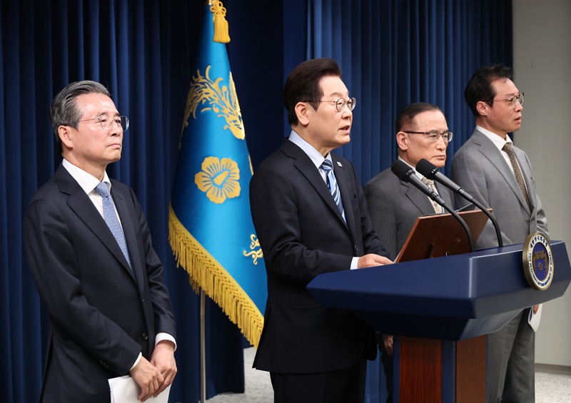 이재명 대통령이 14일 서울 용산 대통령실 기자회견장에서 한미 팩트시트 최종 합의와 관련해 발표하고 있다. 2025.11.14(사진=저작권자(c) 연합뉴스, 무단 전재-재배포 금지)