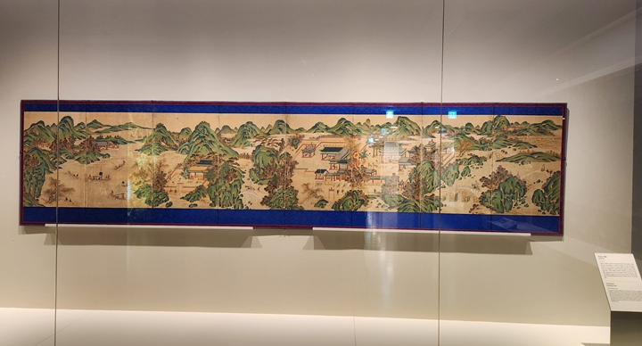 여러 가지 장식 그림들이 전시되어 있었다.