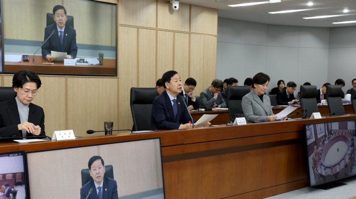 구윤철 경제부총리 겸 기획재정부 장관이 19일 세종시 정부세종청사에서 열린 경제관계장관회의를 주재하며 발언하고 있다.(사진=저작권자(c) 연합뉴스, 무단 전재-재배포 금지)