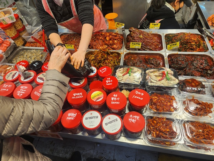 다양한 젓갈을 구매해 봤다.